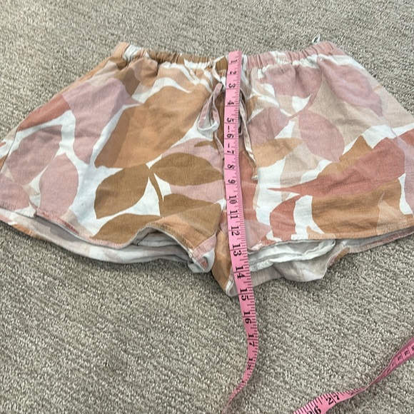 GIRL & THE SUN Women's Skyla Floral Shorts Size M In Neutral - Picture 5 of 10